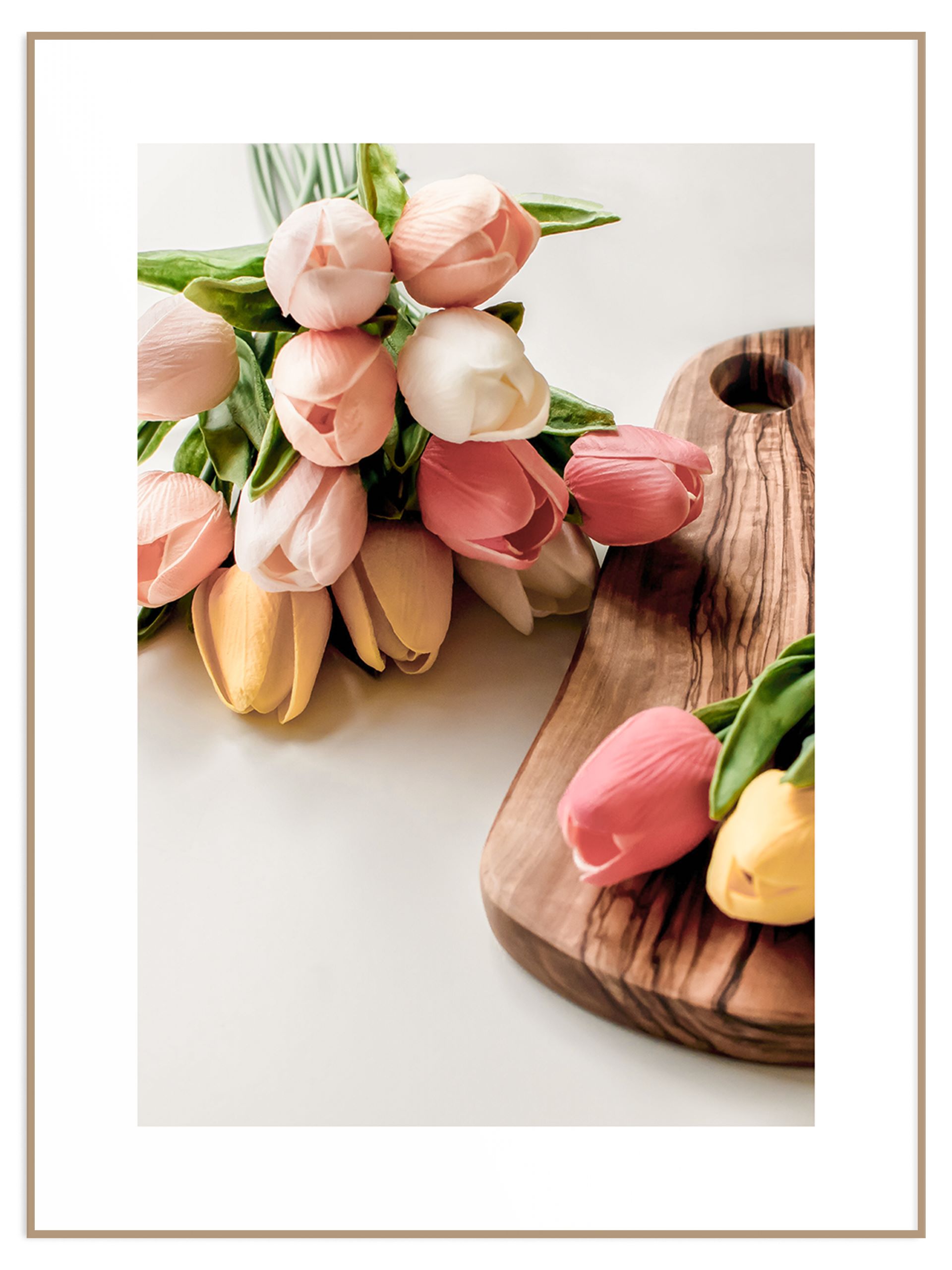 Plakat tulipany i drewnana deska (sklep) Plakat kolorowe tulipany - obrazek 1
